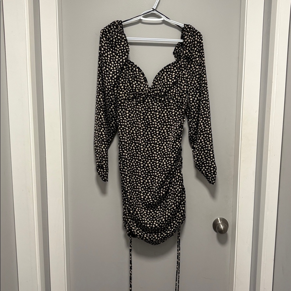 Lush Nwt$109 Retail Floral Sweetheart Deep V Puff Sleeved Dress